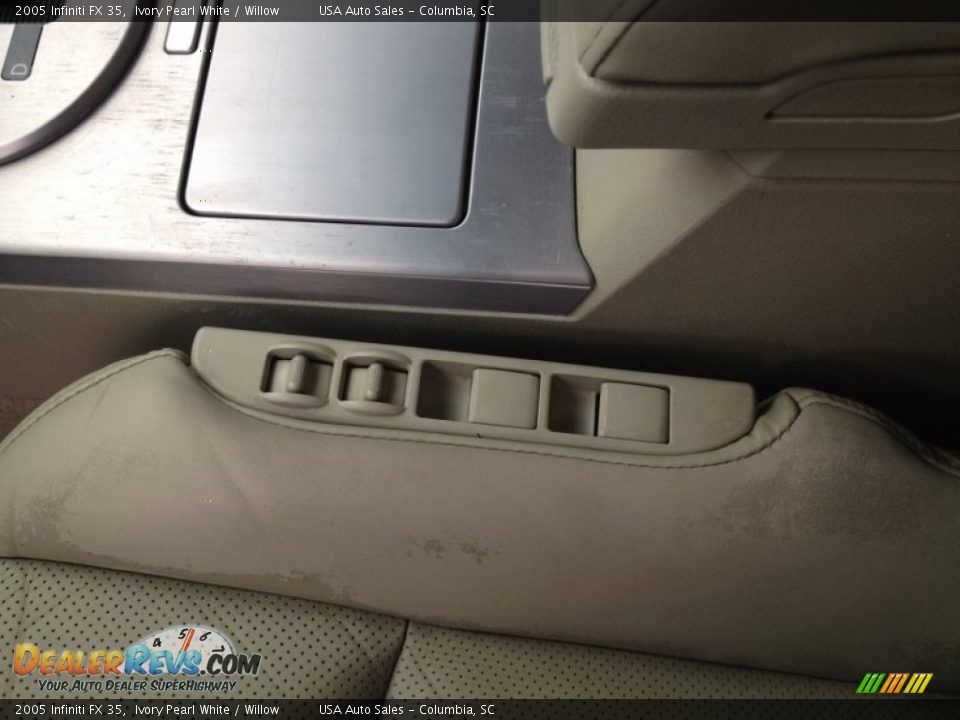 2005 Infiniti FX 35 Ivory Pearl White / Willow Photo #17