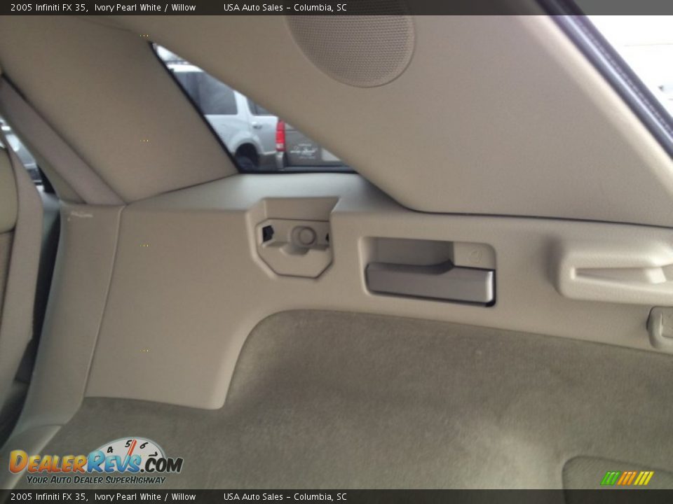 2005 Infiniti FX 35 Ivory Pearl White / Willow Photo #26
