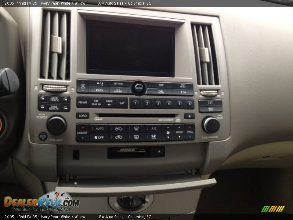 Controls of 2005 Infiniti FX 35 Photo #32