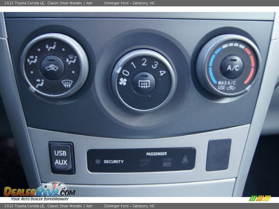 2013 Toyota Corolla LE Classic Silver Metallic / Ash Photo #28