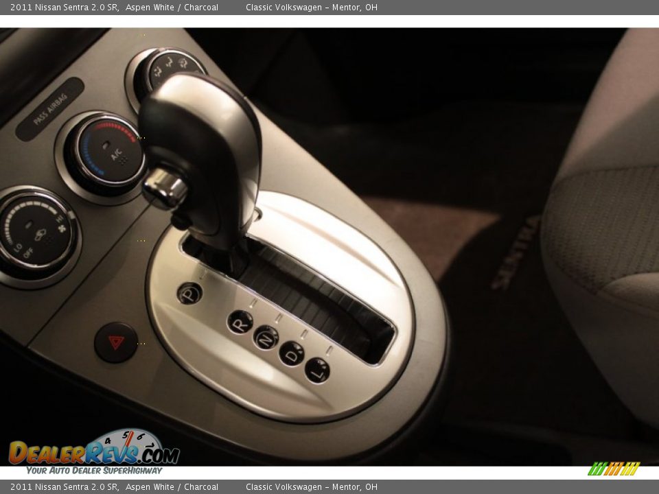 2011 Nissan Sentra 2.0 SR Aspen White / Charcoal Photo #10