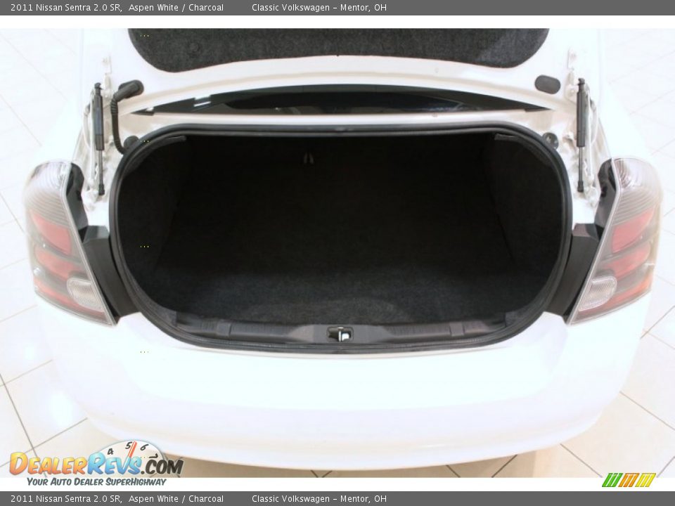 2011 Nissan Sentra 2.0 SR Aspen White / Charcoal Photo #16