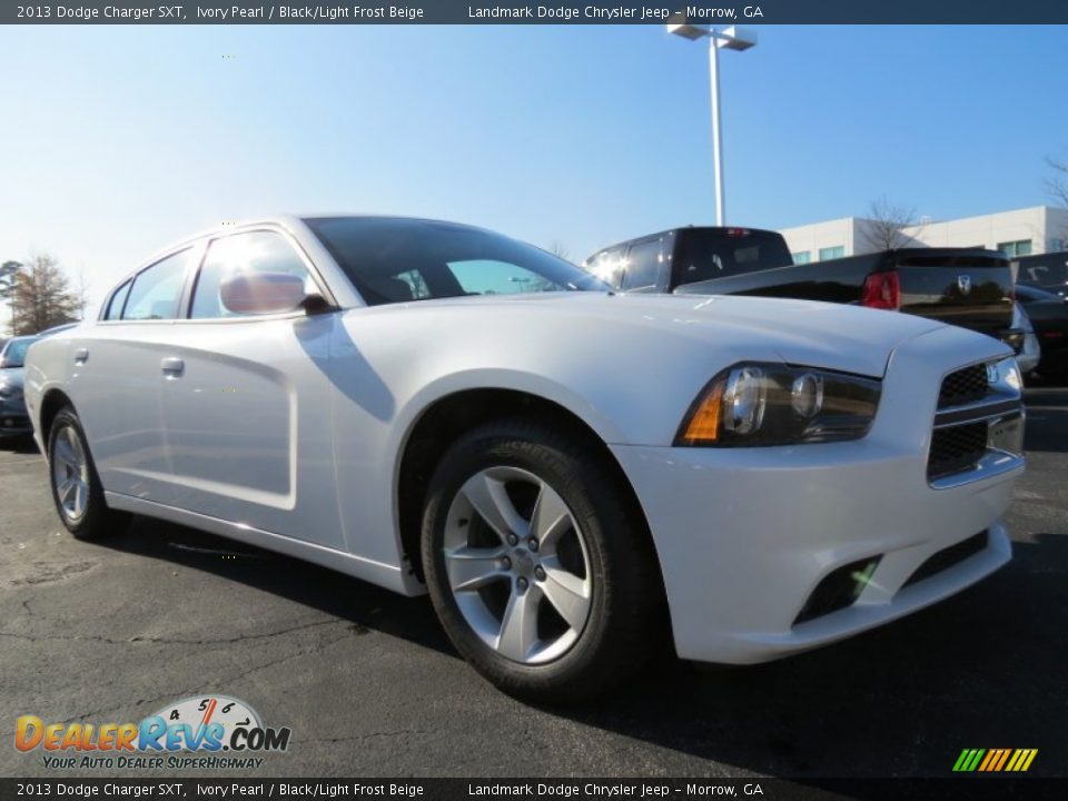2013 Dodge Charger SXT Ivory Pearl / Black/Light Frost Beige Photo #4