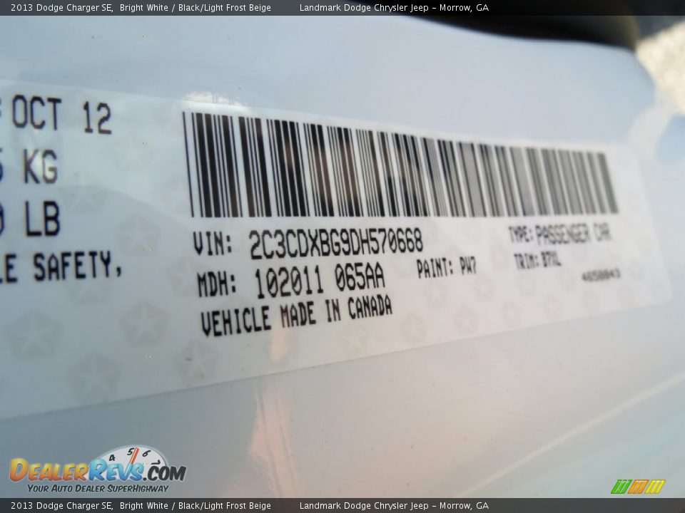 2013 Dodge Charger SE Bright White / Black/Light Frost Beige Photo #11