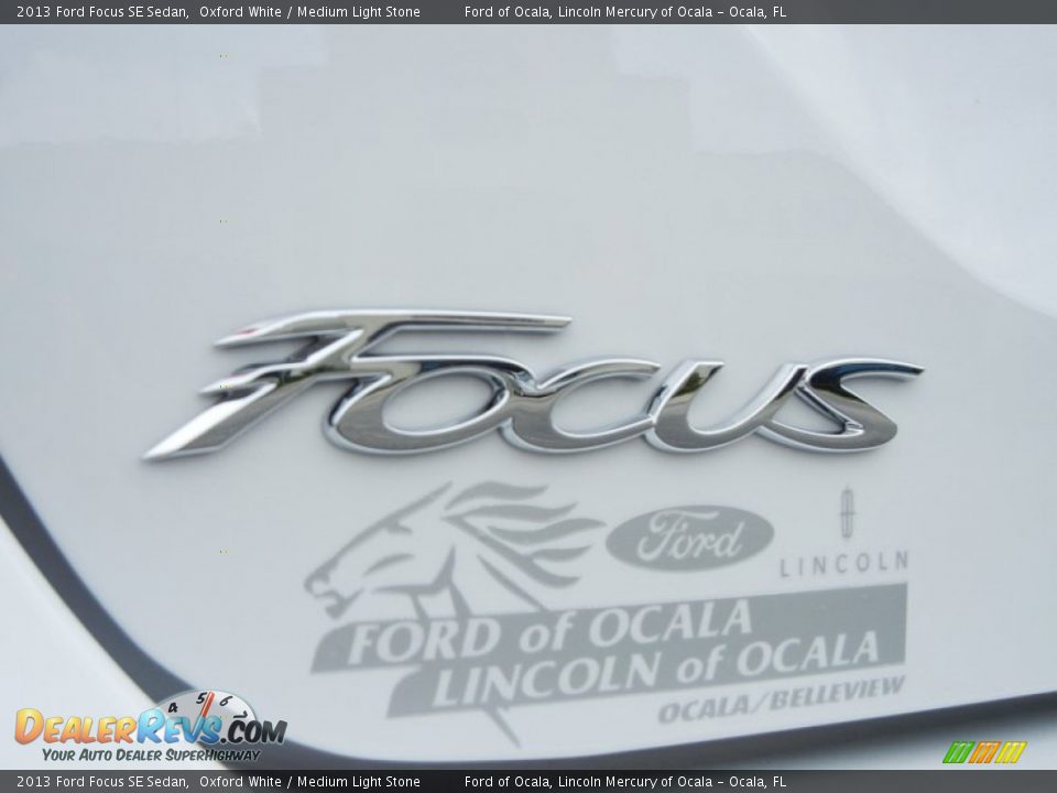 2013 Ford Focus SE Sedan Oxford White / Medium Light Stone Photo #4