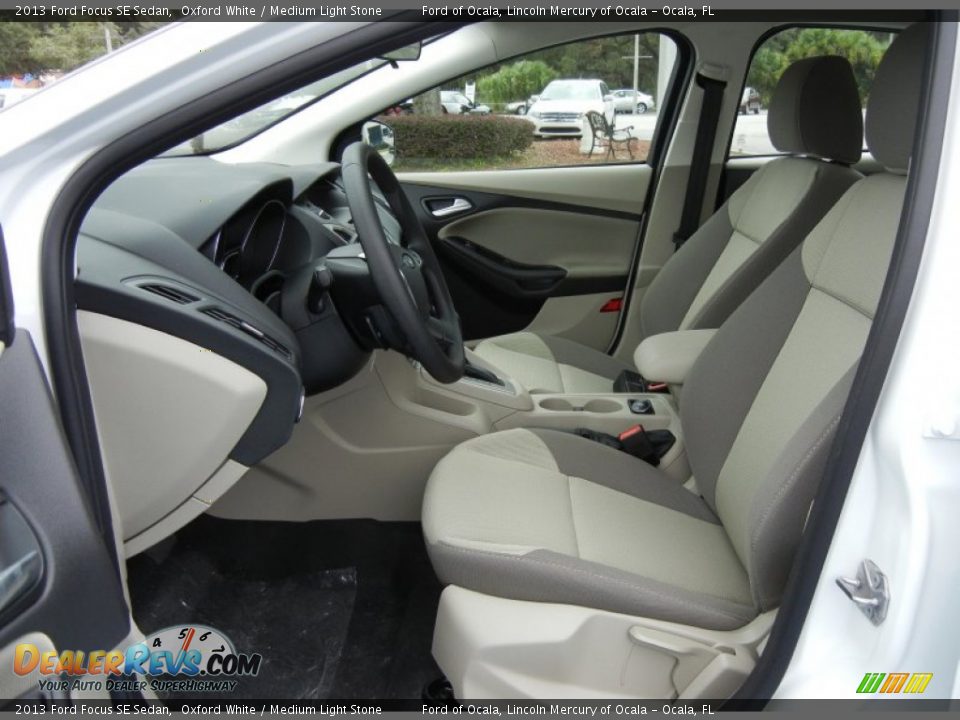Front Seat of 2013 Ford Focus SE Sedan Photo #5