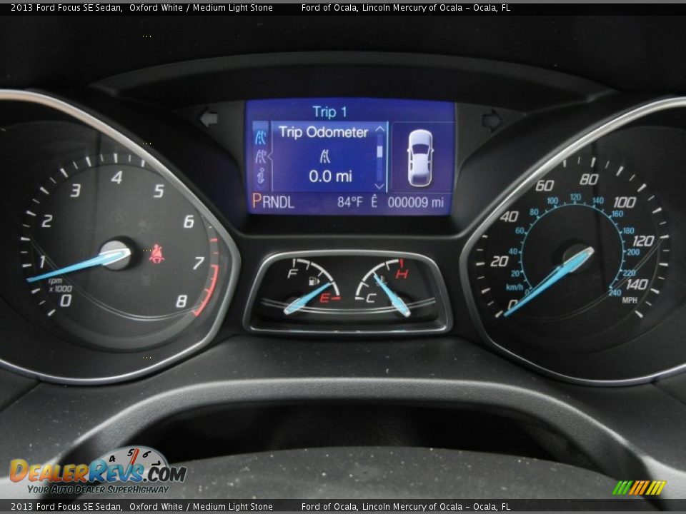 2013 Ford Focus SE Sedan Oxford White / Medium Light Stone Photo #8