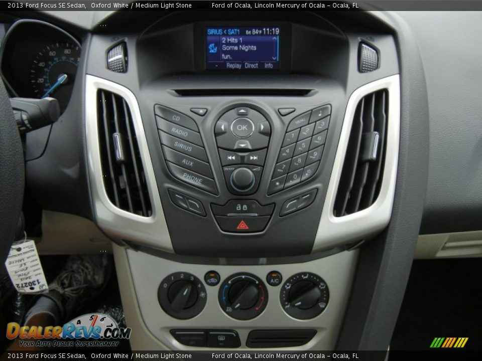 Controls of 2013 Ford Focus SE Sedan Photo #9