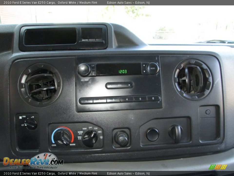 Controls of 2010 Ford E Series Van E250 Cargo Photo #20