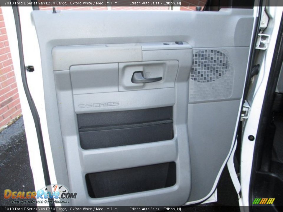 Door Panel of 2010 Ford E Series Van E250 Cargo Photo #23