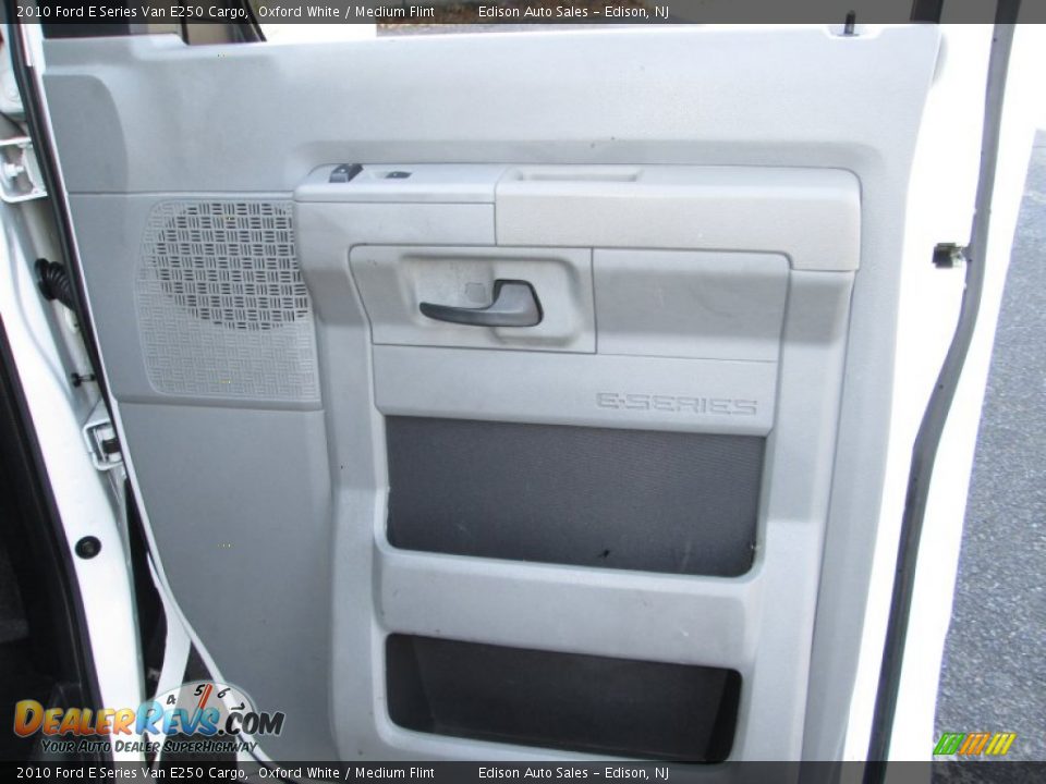 Door Panel of 2010 Ford E Series Van E250 Cargo Photo #24