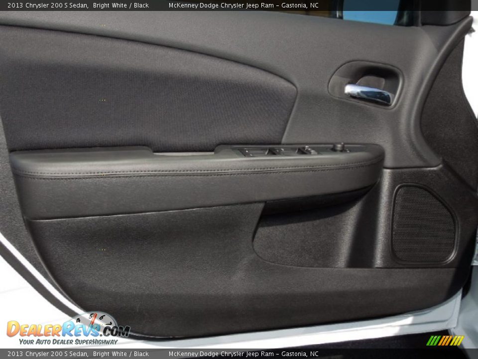 2013 Chrysler 200 S Sedan Bright White / Black Photo #10