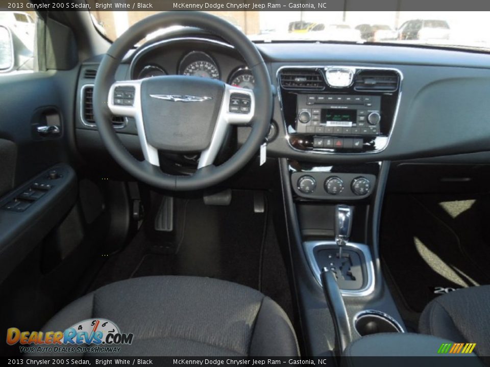 2013 Chrysler 200 S Sedan Bright White / Black Photo #18