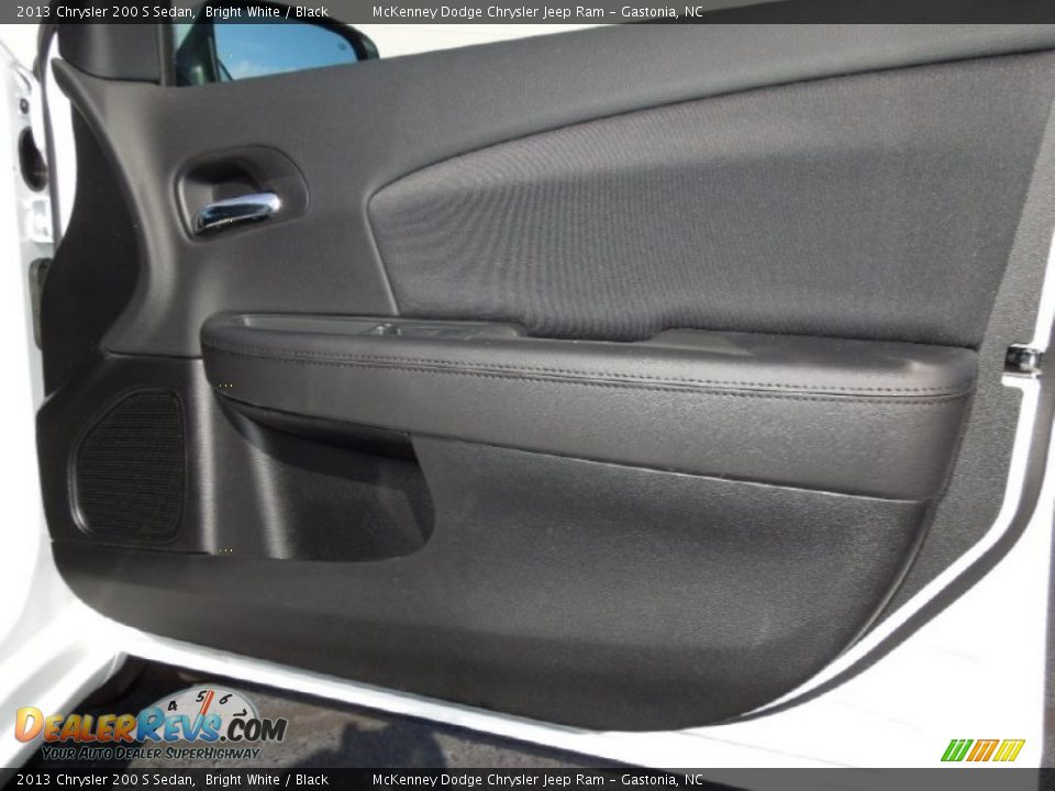 2013 Chrysler 200 S Sedan Bright White / Black Photo #22
