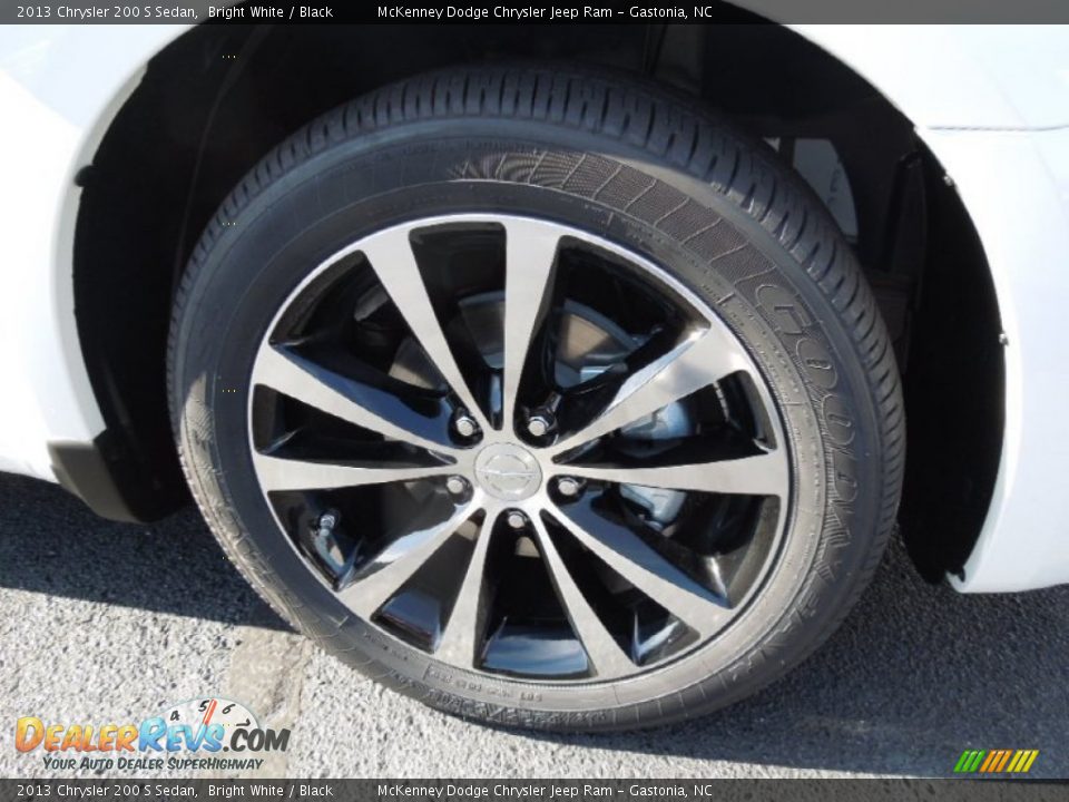 2013 Chrysler 200 S Sedan Bright White / Black Photo #23