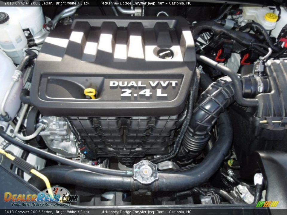 2013 Chrysler 200 S Sedan Bright White / Black Photo #24