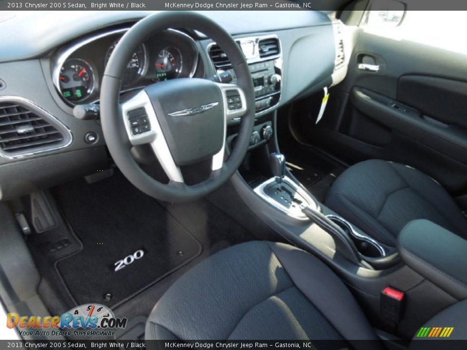 2013 Chrysler 200 S Sedan Bright White / Black Photo #25