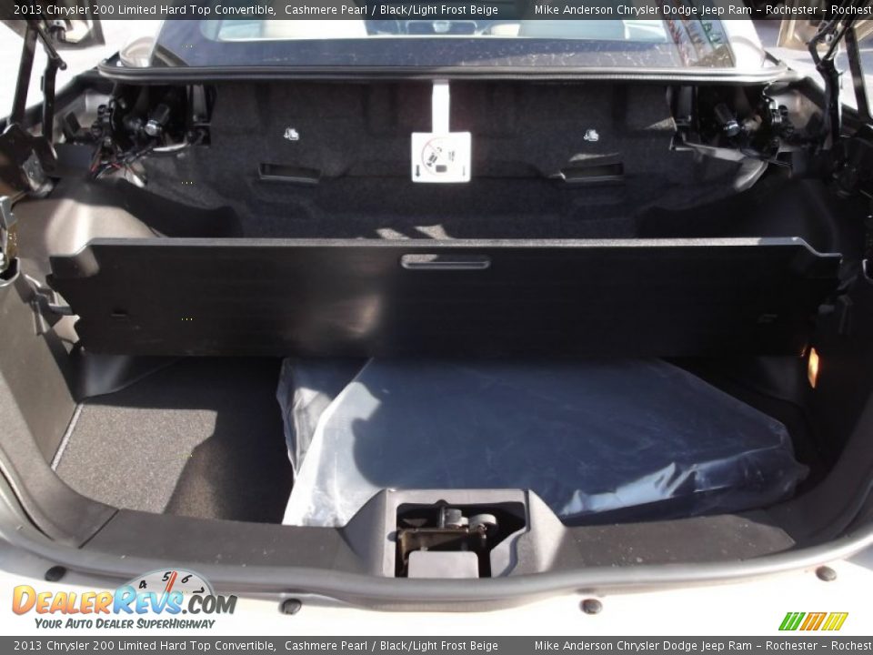 2013 Chrysler 200 Limited Hard Top Convertible Cashmere Pearl / Black/Light Frost Beige Photo #8
