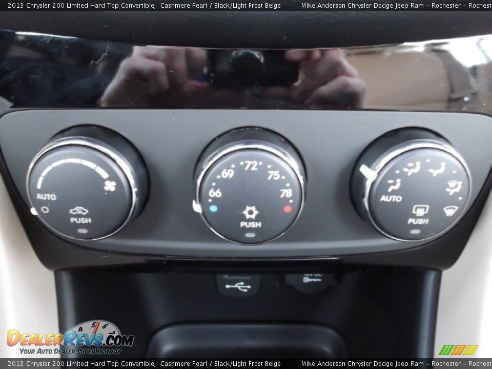 2013 Chrysler 200 Limited Hard Top Convertible Cashmere Pearl / Black/Light Frost Beige Photo #19