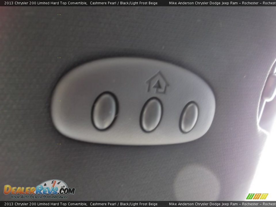 2013 Chrysler 200 Limited Hard Top Convertible Cashmere Pearl / Black/Light Frost Beige Photo #22