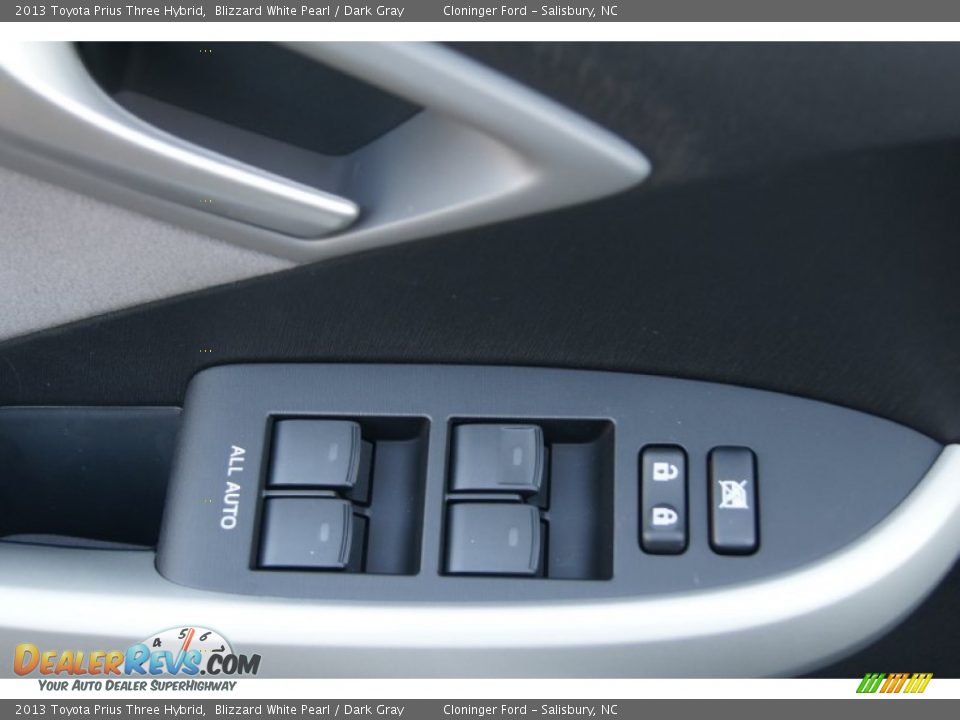 2013 Toyota Prius Three Hybrid Blizzard White Pearl / Dark Gray Photo #9