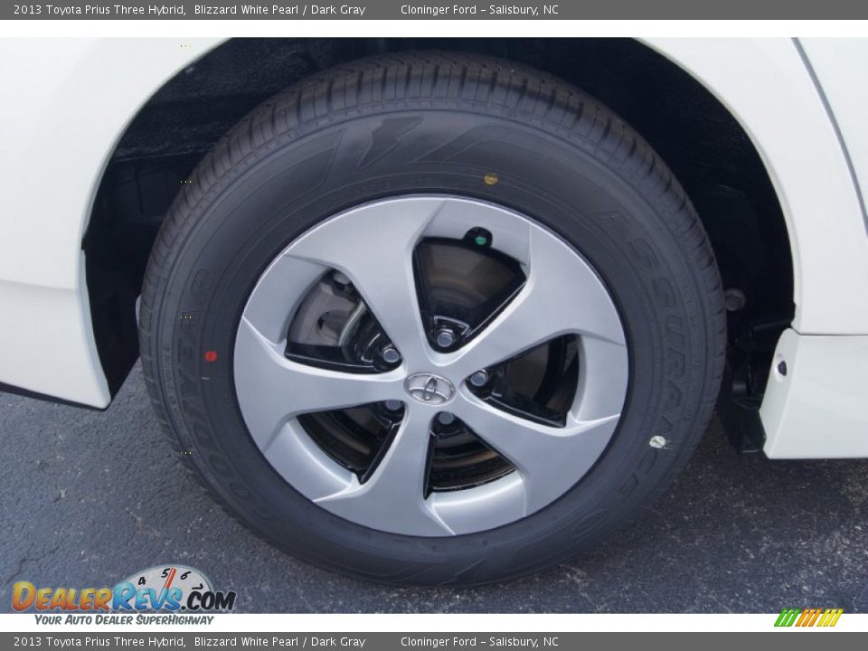 2013 Toyota Prius Three Hybrid Blizzard White Pearl / Dark Gray Photo #20