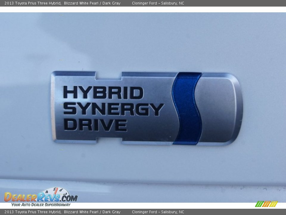 2013 Toyota Prius Three Hybrid Blizzard White Pearl / Dark Gray Photo #21