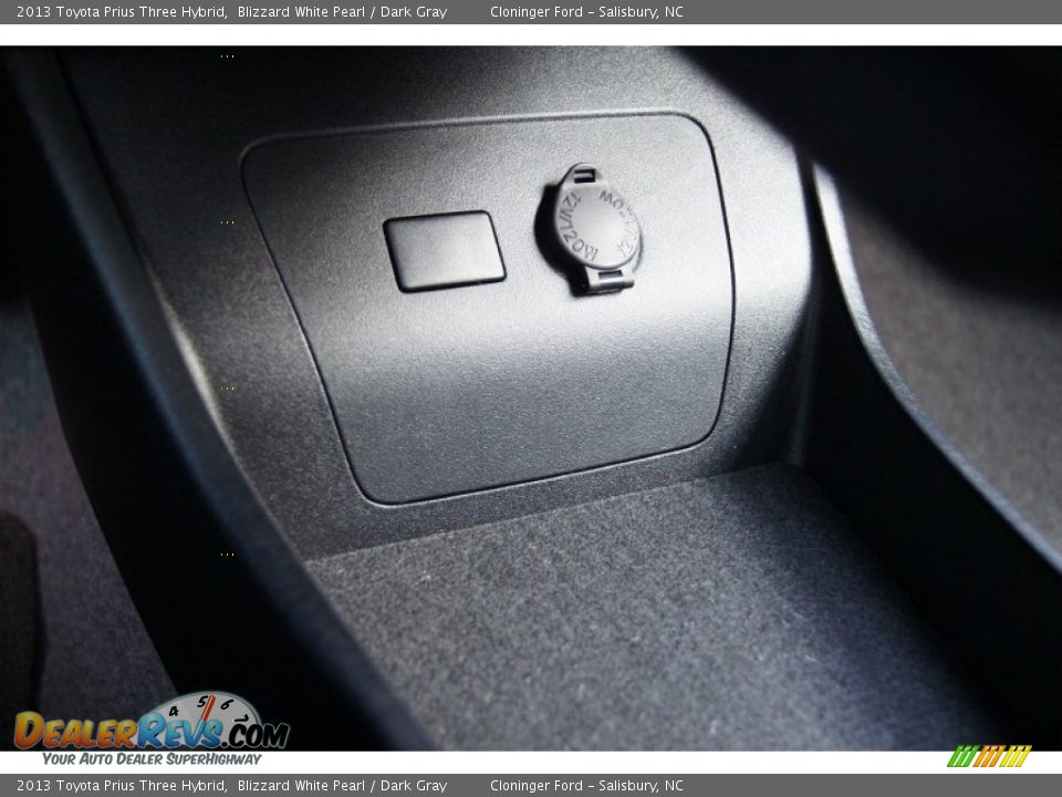 2013 Toyota Prius Three Hybrid Blizzard White Pearl / Dark Gray Photo #33