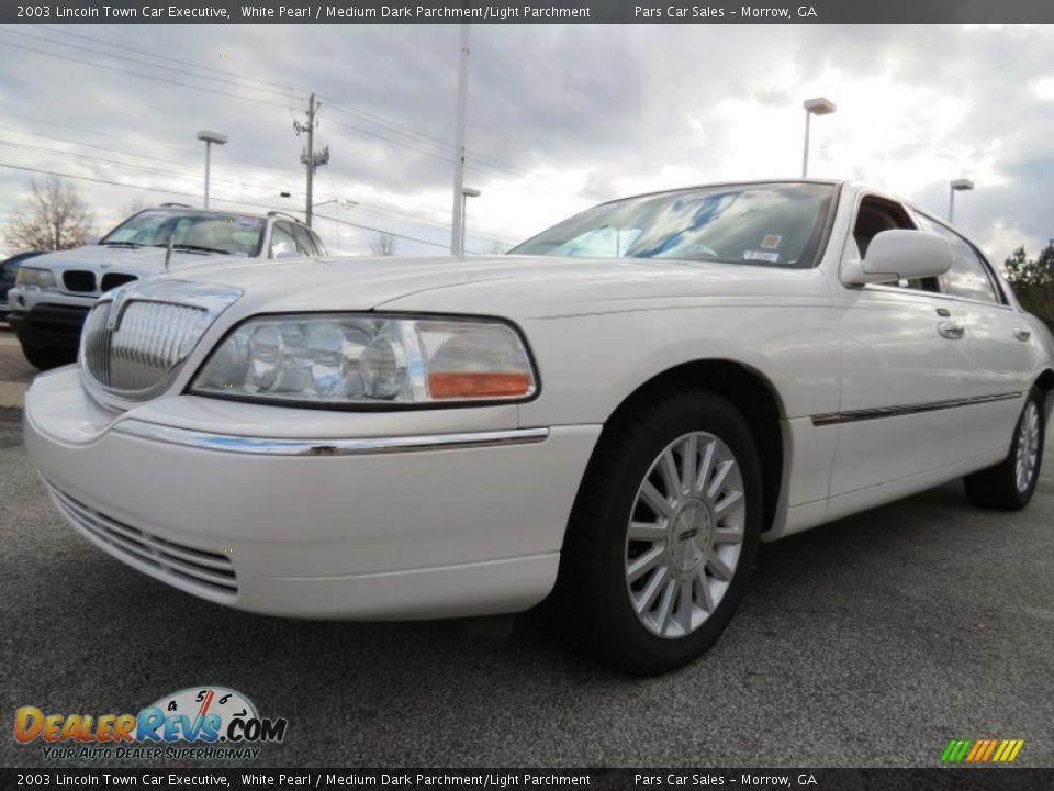 2003 Lincoln Town Car Executive White Pearl / Medium Dark Parchment/Light Parchment Photo #1