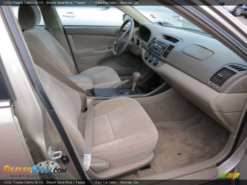 2002 Toyota Camry SE V6 Desert Sand Mica / Taupe Photo #11