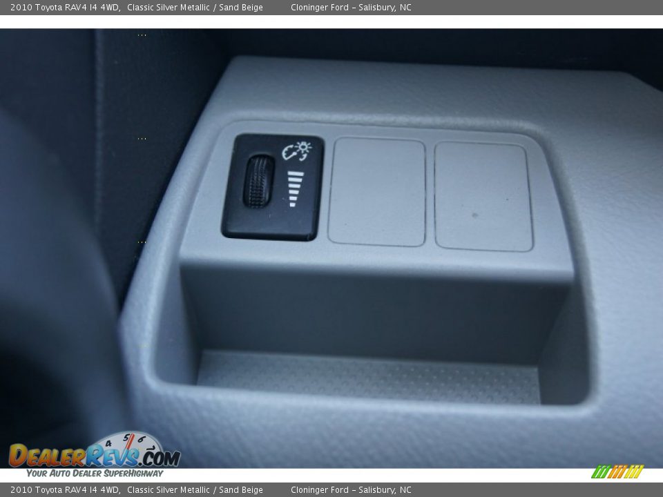 2010 Toyota RAV4 I4 4WD Classic Silver Metallic / Sand Beige Photo #23
