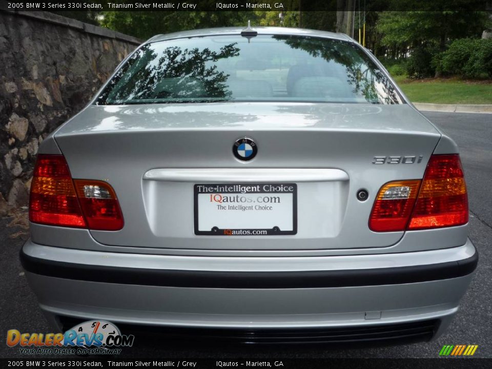 2005 BMW 3 Series 330i Sedan Titanium Silver Metallic / Grey Photo #10