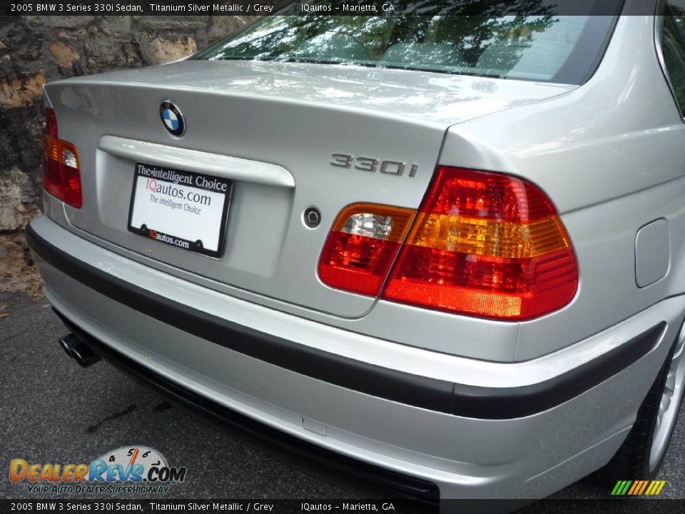 2005 BMW 3 Series 330i Sedan Titanium Silver Metallic / Grey Photo #11
