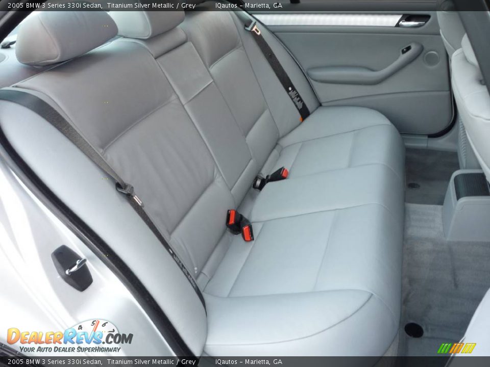 2005 BMW 3 Series 330i Sedan Titanium Silver Metallic / Grey Photo #30