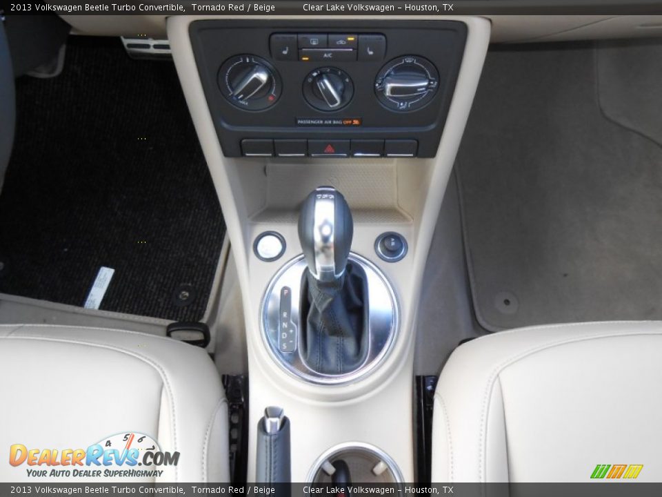 2013 Volkswagen Beetle Turbo Convertible Tornado Red / Beige Photo #18