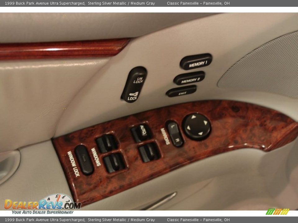Controls of 1999 Buick Park Avenue Ultra Supercharged Photo #6