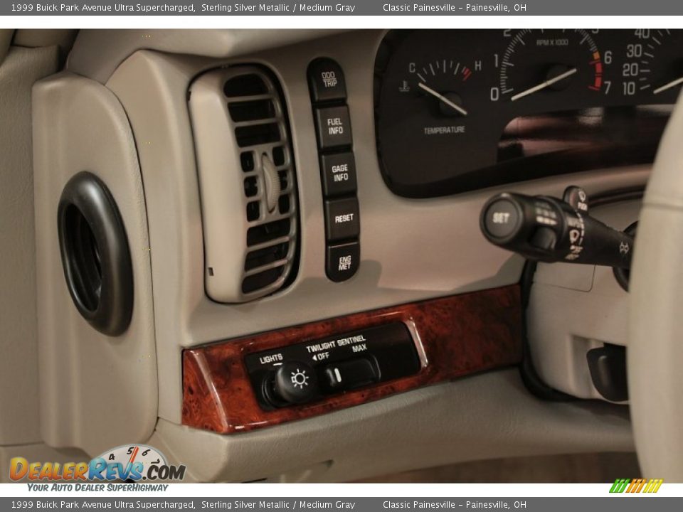 Controls of 1999 Buick Park Avenue Ultra Supercharged Photo #8
