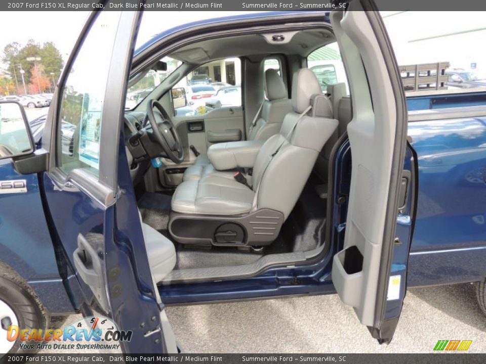 2007 Ford F150 XL Regular Cab Dark Blue Pearl Metallic / Medium Flint Photo #6