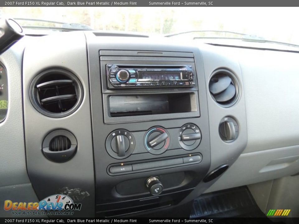 2007 Ford F150 XL Regular Cab Dark Blue Pearl Metallic / Medium Flint Photo #17