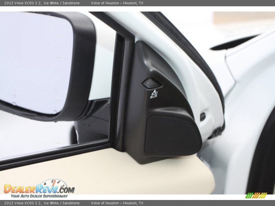 2013 Volvo XC60 3.2 Ice White / Sandstone Photo #12