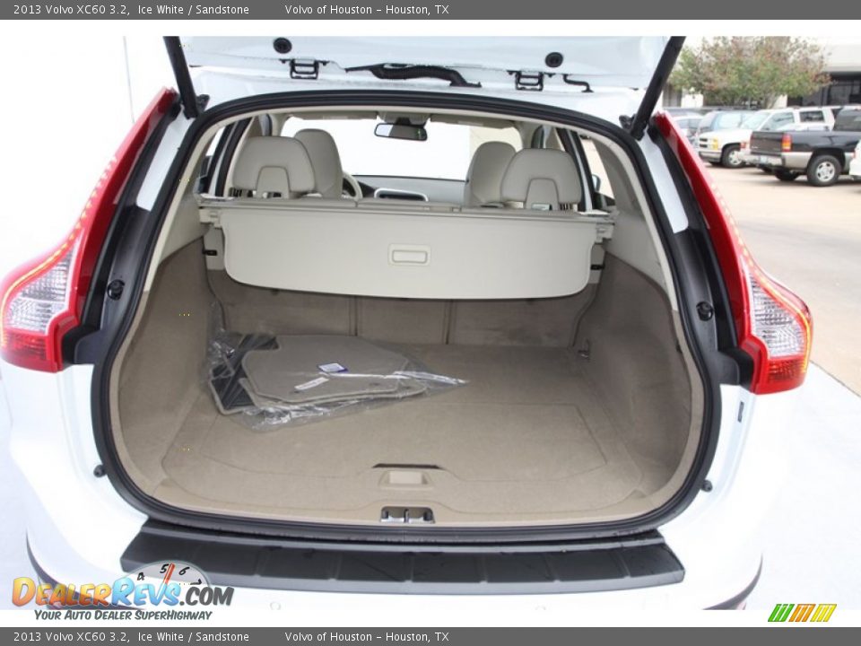 2013 Volvo XC60 3.2 Ice White / Sandstone Photo #24