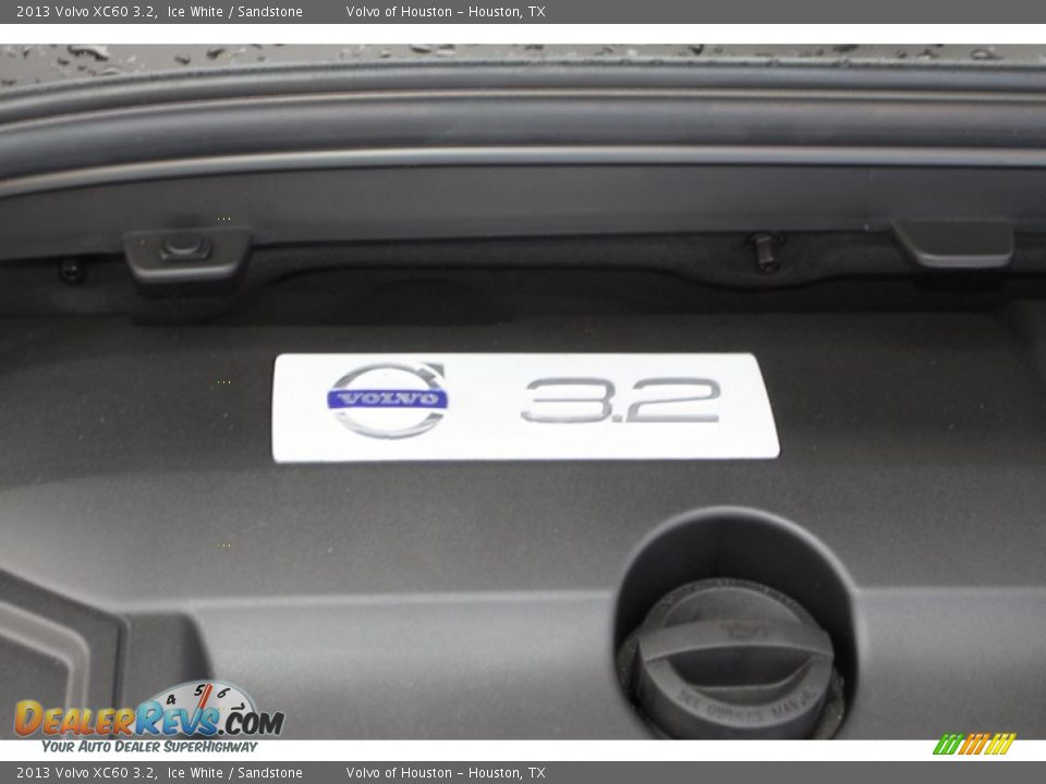 2013 Volvo XC60 3.2 Ice White / Sandstone Photo #31