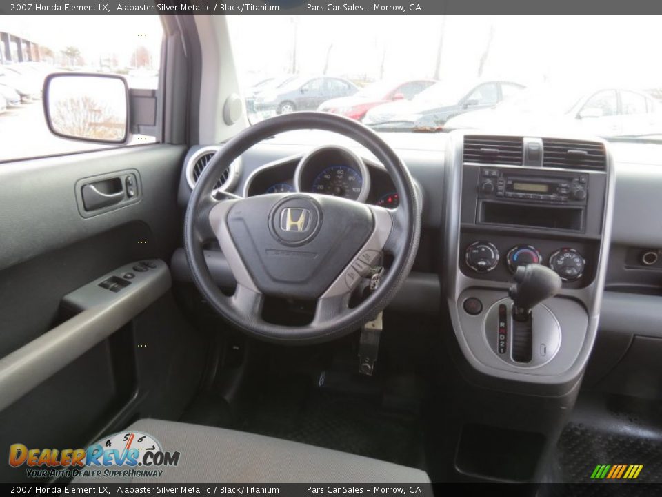 Dashboard of 2007 Honda Element LX Photo #11