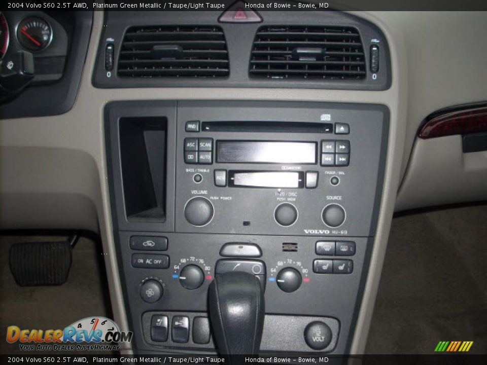 2004 Volvo S60 2.5T AWD Platinum Green Metallic / Taupe/Light Taupe Photo #12