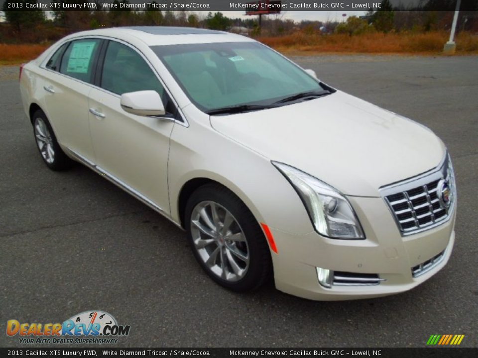2013 Cadillac XTS Luxury FWD White Diamond Tricoat / Shale/Cocoa Photo #2