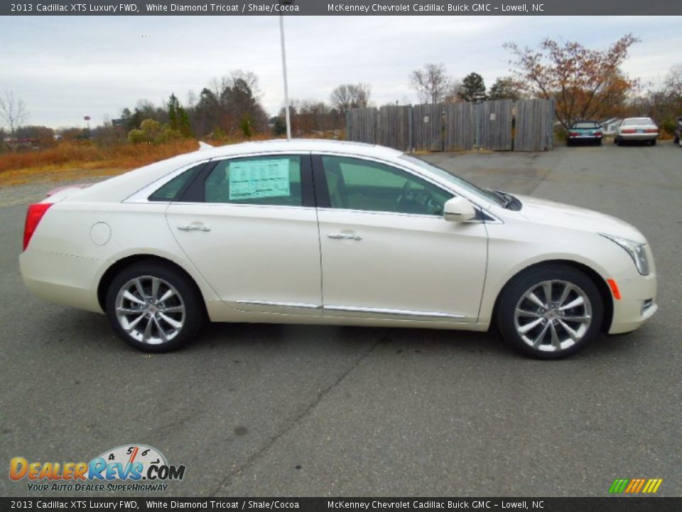 White Diamond Tricoat 2013 Cadillac XTS Luxury FWD Photo #3