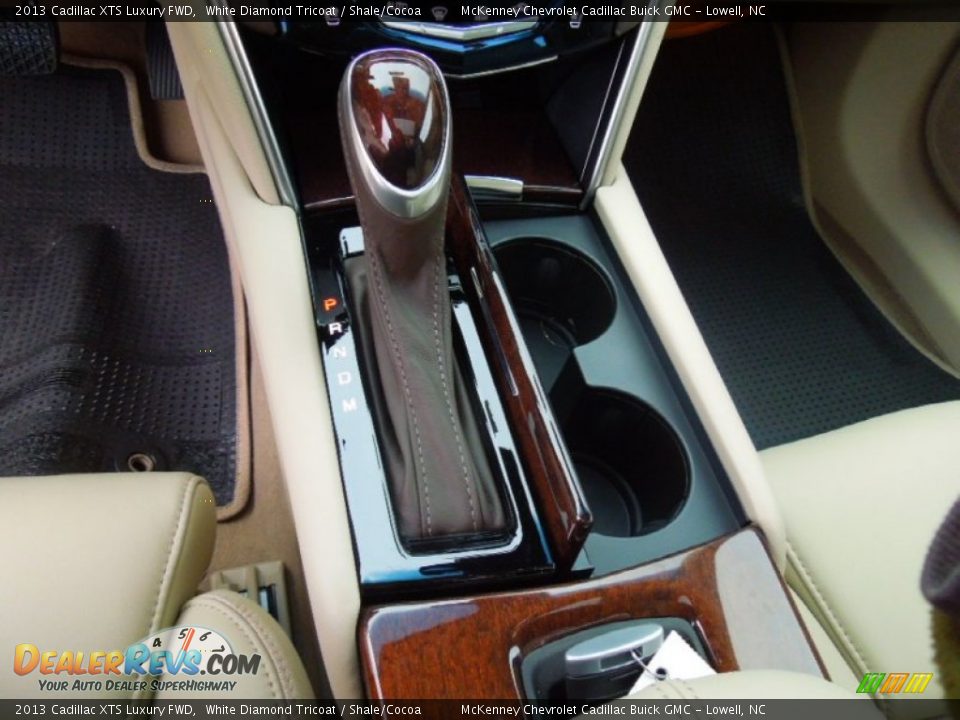 2013 Cadillac XTS Luxury FWD Shifter Photo #12