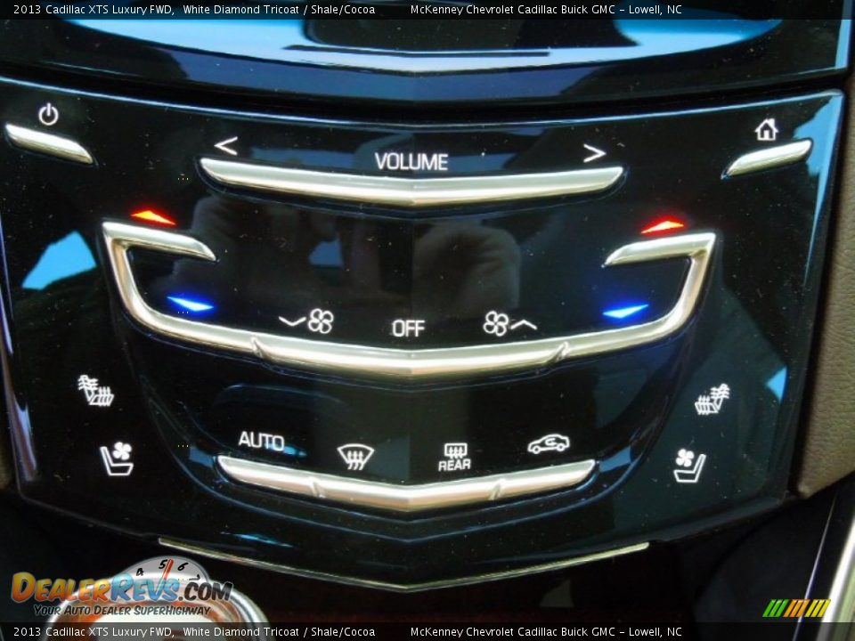 2013 Cadillac XTS Luxury FWD White Diamond Tricoat / Shale/Cocoa Photo #13