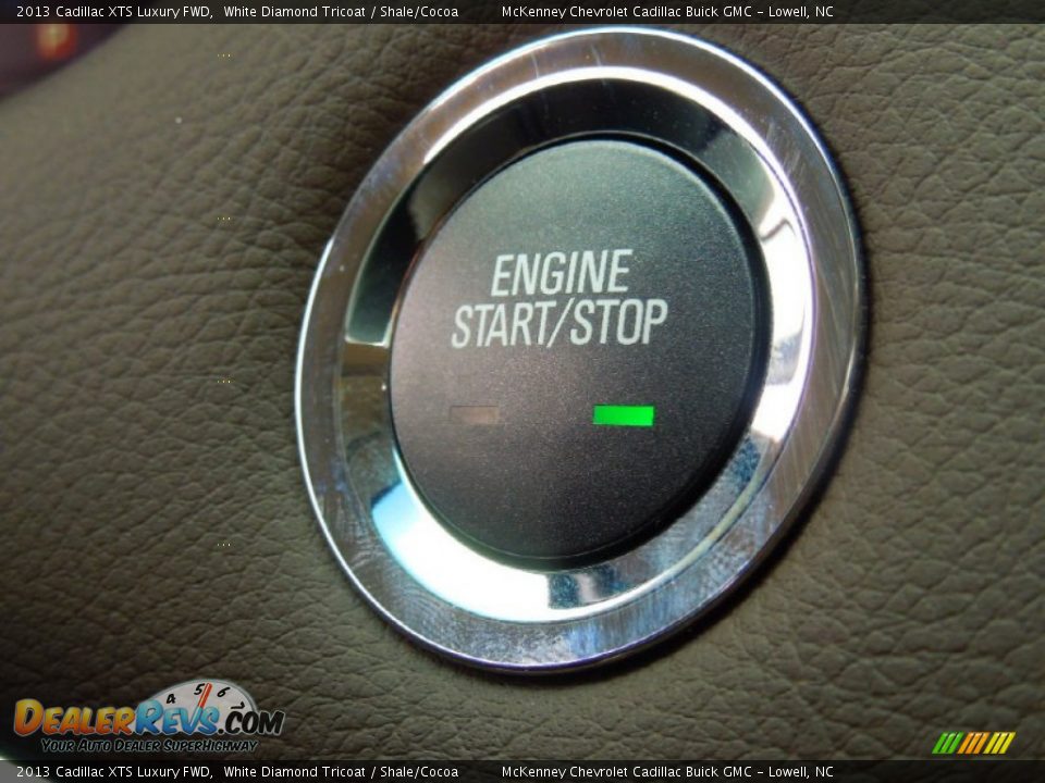 Controls of 2013 Cadillac XTS Luxury FWD Photo #15