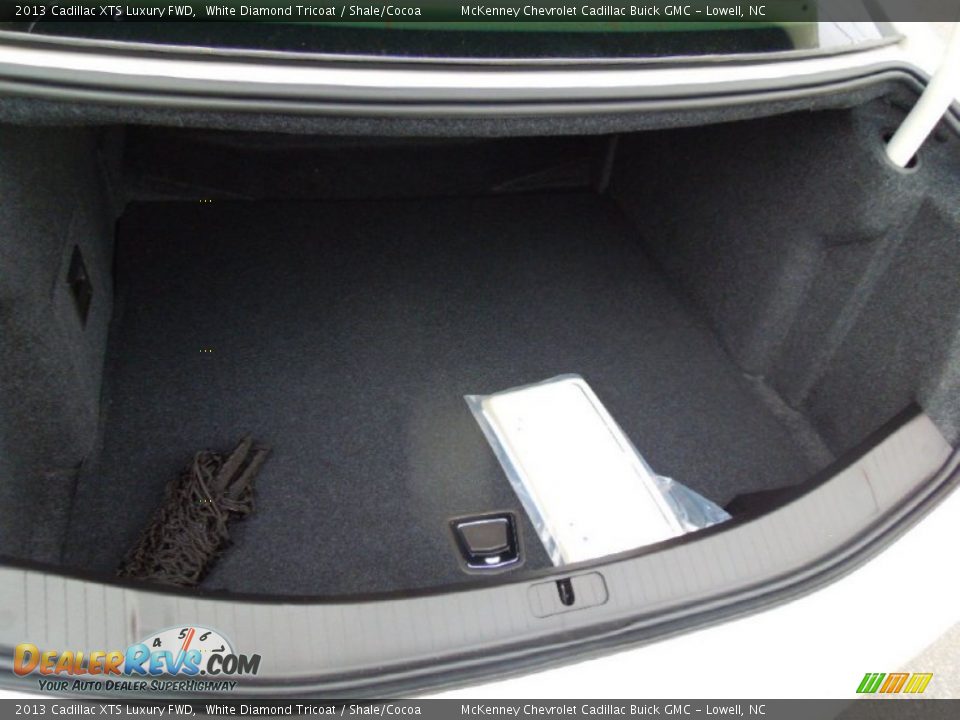 2013 Cadillac XTS Luxury FWD White Diamond Tricoat / Shale/Cocoa Photo #21
